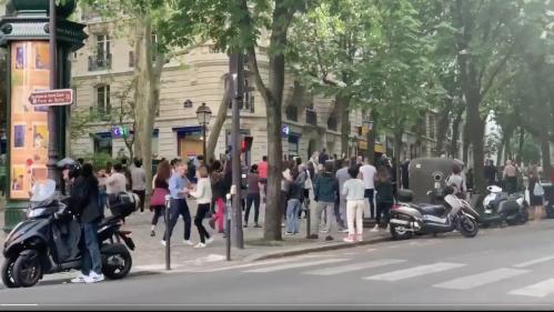 VIDEO. Coronavirus : en plein confinement, des Parisiens dansent ensemble dans la rue