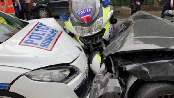 Hauts-de-Seine : le Parquet national antiterroriste ouvre une enquête après qu'un automobiliste a foncé volontairement sur deux policiers à moto à Colombes