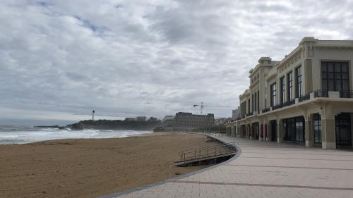 Déconfinement : le maire de Biarritz propose la réouverture partielle des plages en limitant leur accès à l'activité physique