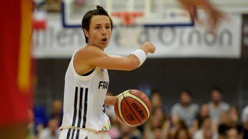 Basket : Céline Dumerc, capitaine et meneuse emblématique des Bleues, nommée manager de l'équipe de France féminine