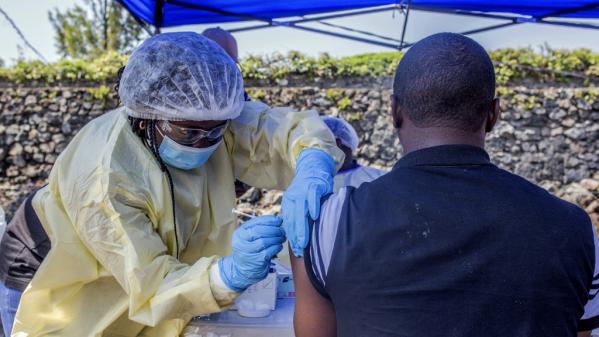 Une rébellion contre les vaccins parcourt les réseaux sociaux africains