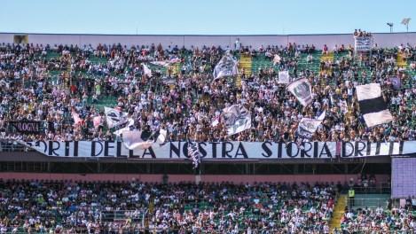 Foot : les supporters européens s'unissent contre la reprise des matchs à huis clos