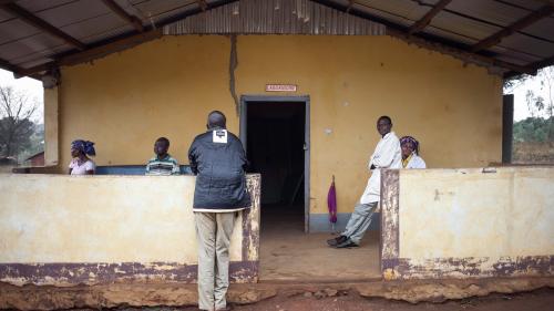 Plusieurs centaines d'infirmières et d'infirmiers infectés par le Covid-19 en Afrique