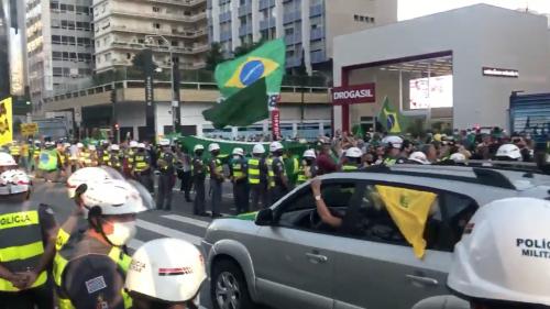 VIDEO. Brésil : des manifestations anti-confinement malgré la flambée de l'épidémie de coronavirus