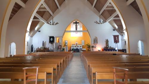 Calvados : le maire élu dans l'église, la mairie étant trop petite pour accueillir le conseil municipal