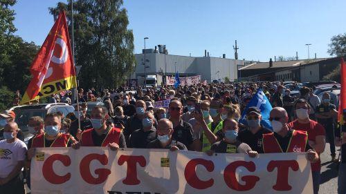 VIDÉO. Renault : des milliers de personnes manifestent à Maubeuge contre le plan d'économies