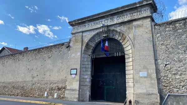 Reims : un traiteur livre 140 repas aux détenus de la prison pour les remercier de s'être mobilisés pour les soignants