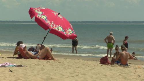 Dynamiques, masqués ou farniente : les plaisirs du retour à la plage