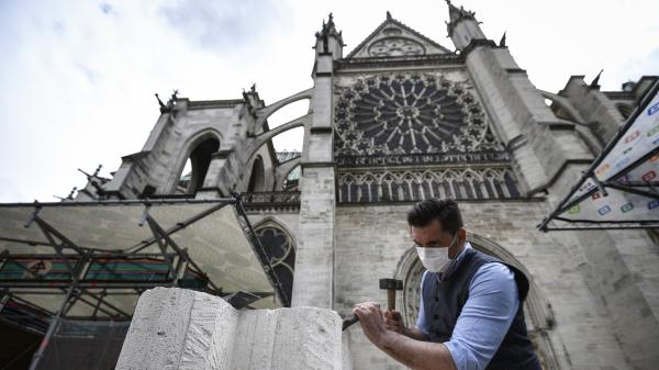 Basilique Saint-Denis : la flèche restaurée pierre par pierre