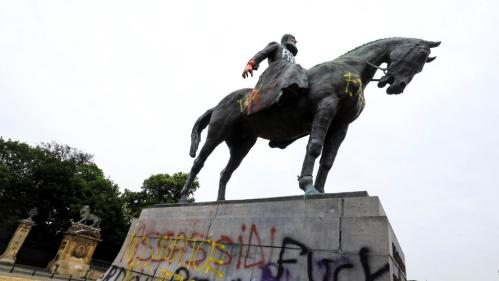 On continue à déboulonner les statues : au tour de celles de Léopold II en Belgique