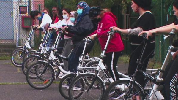 Vélo en ville : des écoles pour adultes proposent des remises à niveau