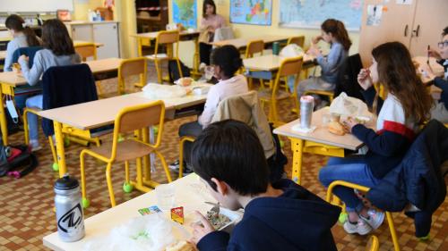 Nouveau protocole sanitaire : la distanciation physique entre les enfants disparaît dans les classes de maternelle