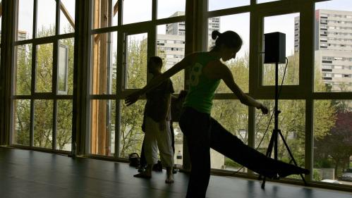 A Lyon, le Centre Chorégraphique National et un réseau de salles de théâtre viennent en aide aux artistes touchés par la crise