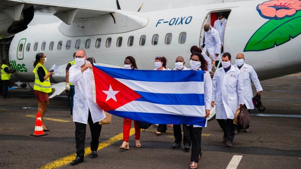 Coronavirus : des médecins cubains appelés en renfort en Martinique