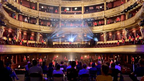 Les cent jeunes chanteurs de la Maîtrise de l'Opéra-Comique fêtent l'été, de Bizet à Leonard Cohen : un concert à voir ce soir sur France.tv/Cuturebox