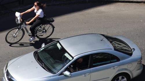 Une marque néerlandaise de vélo accuse l'Autorité de régulation de censurer un de ses spots parce qu'il jette le 