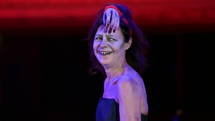 A l’Opéra-Comique le délicieux "Cabaret horrifique" de Valérie Lesort avec des mains coupées et des musiques qui font peur