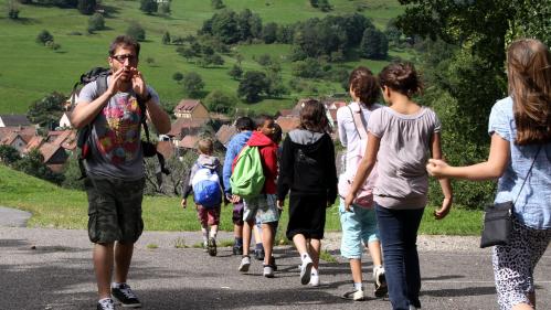 franceinfo junior. Comment les colonies de vacances vont-elles fonctionner cet été ?