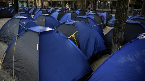 Un campement de jeunes migrants s'installe à Paris pour exiger une meilleure prise en charge par l'Etat