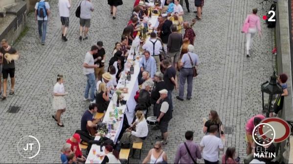 Coronavirus : un banquet géant en République tchèque malgré l'épidémie