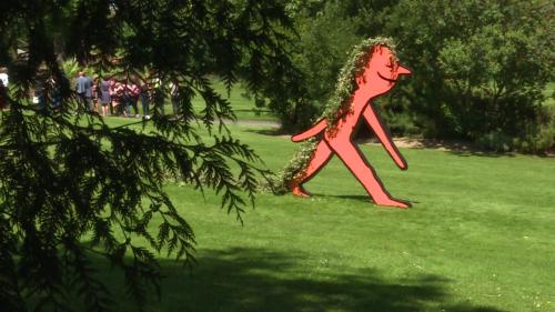 Le plasticien Jean Jullien s'encanaille dans le Jardin des plantes de Nantes