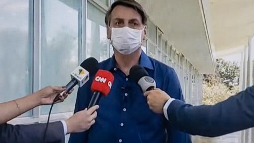 Coronavirus : comment la contamination de Jair Bolsonaro embrase la scène politique brésilienne