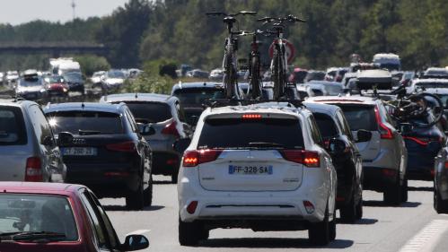 Départs en vacances : un pic exceptionnel de 955 kilomètres de bouchons enregistré à la mi-journée