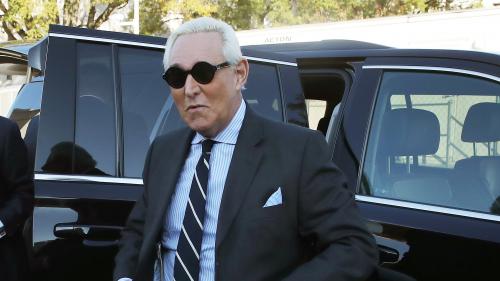 Ingérence russe dans la présidentielle américaine de 2016 : Donald Trump commue la peine de prison de son ami Roger Stone