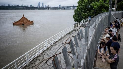 La Chine fait face à des inondations historiques, plus de 140 disparus