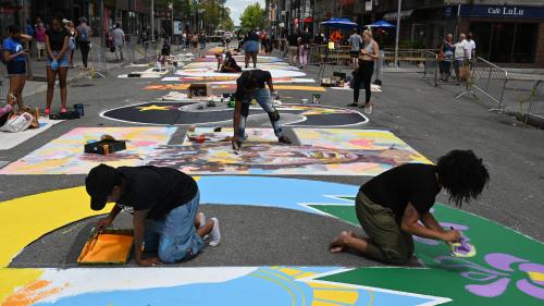 Au centre de Montréal, une fresque géante proclame 