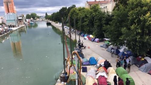 ''Un dépistage de masse, ce serait pas mal'' : dans le camp de migrants d'Aubervilliers, la crainte d'un nouveau foyer de contamination au coronavirus