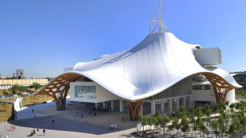 Le Centre Pompidou-Metz fête ses 10 ans avec deux expositions phares : Yves Klein, et le folklore dans l'art contemporain