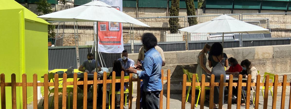 Un village santé a été installé sur le parc des quais de Seine à l\'occasion de Paris-Plages