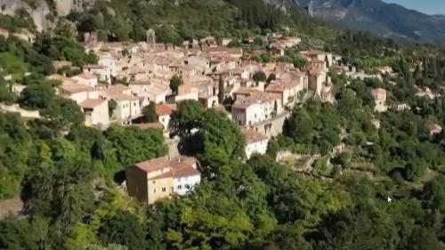 Destination France : Moustiers-Sainte-Marie, l'étoile de Provence