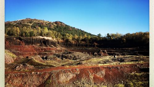 Un été en France. Le volcan de Lemptégy, dans le Puy-de-Dôme