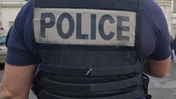 Forces de l'ordre comparées à la police de Vichy : 