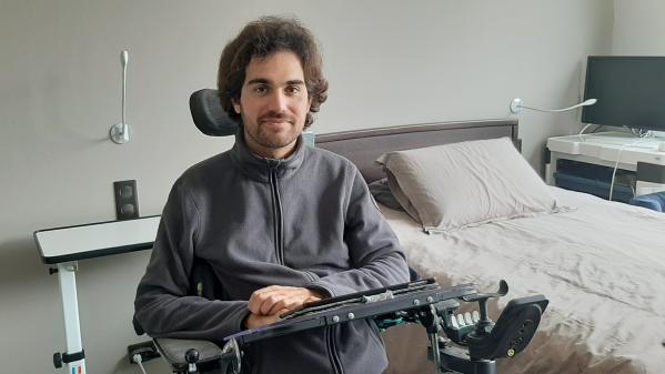 Ils ont fait l'actu. Thibault, paralysé, qui remarche grace à un exosquelette : 