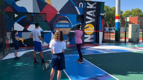 Hauts-de-Seine : à Clichy-La-Garenne, l'association parrainée par Novak Djokovic offre des cours de tennis aux enfants qui ne partent pas en vacances