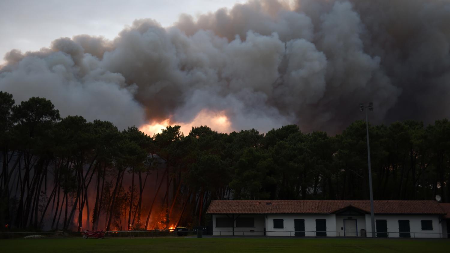 Ardèche : Risque De Reprise élevé De L’incendie Qui A Détruit Plus De ...