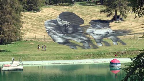 Le graffeur Saype crée en pleine nature une nouvelle fresque monumentale qui célèbre la tolérance