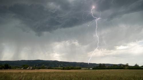 Météo : treize départements maintenus en vigilance orange canicule, cinq d'entre eux en vigilance orange pour risque d'orages