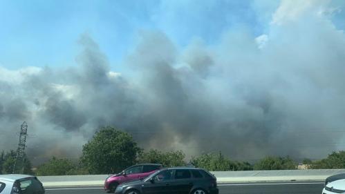 Gard : l'incendie aux abords de l'autoroute A9 est 