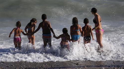 franceinfo junior. Comment nager sans danger cet été ?