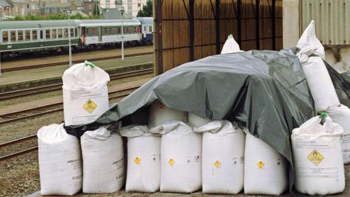 Explosions à Beyrouth : le nitrate d'ammonium, un produit chimique utilisé par les agriculteurs mais dont le stockage est réglementé