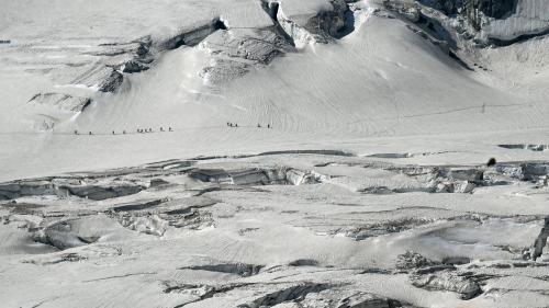 Mont-Blanc : un alpiniste est mort après être tombé dans une crevasse sur le glacier du Géant