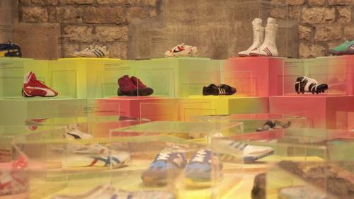 VIDEO. Des clips de Hip-Hop aux défilés haute-couture, une exposition à Bordeaux met à l'honneur les sneakers