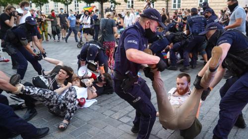 Pologne : une cinquantaine d'interpellations après l'arrestation d'une militante LGBT