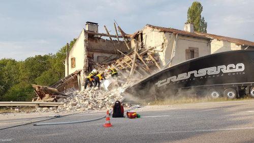 Meurthe-et-Moselle : une maison percutée par un camion s'effondre, le conducteur grièvement blessé