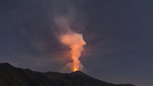 Sicile : regain d'activité de l'Etna, qui émet des nuages de cendres