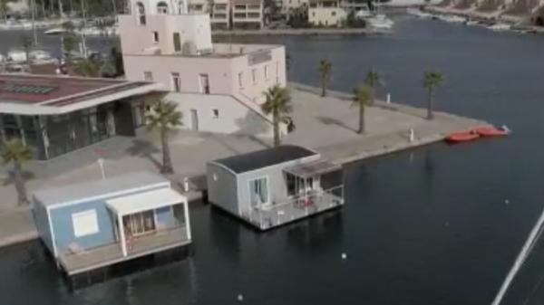 Aude : le boom des maisons de vacances flottantes